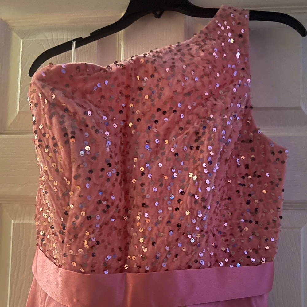One-Shoulder Pink Evening Gown with High Slit - Picture 2 of 4